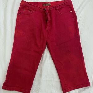 Vu Jeans Women’s Bermuda Shorts
Red size 32